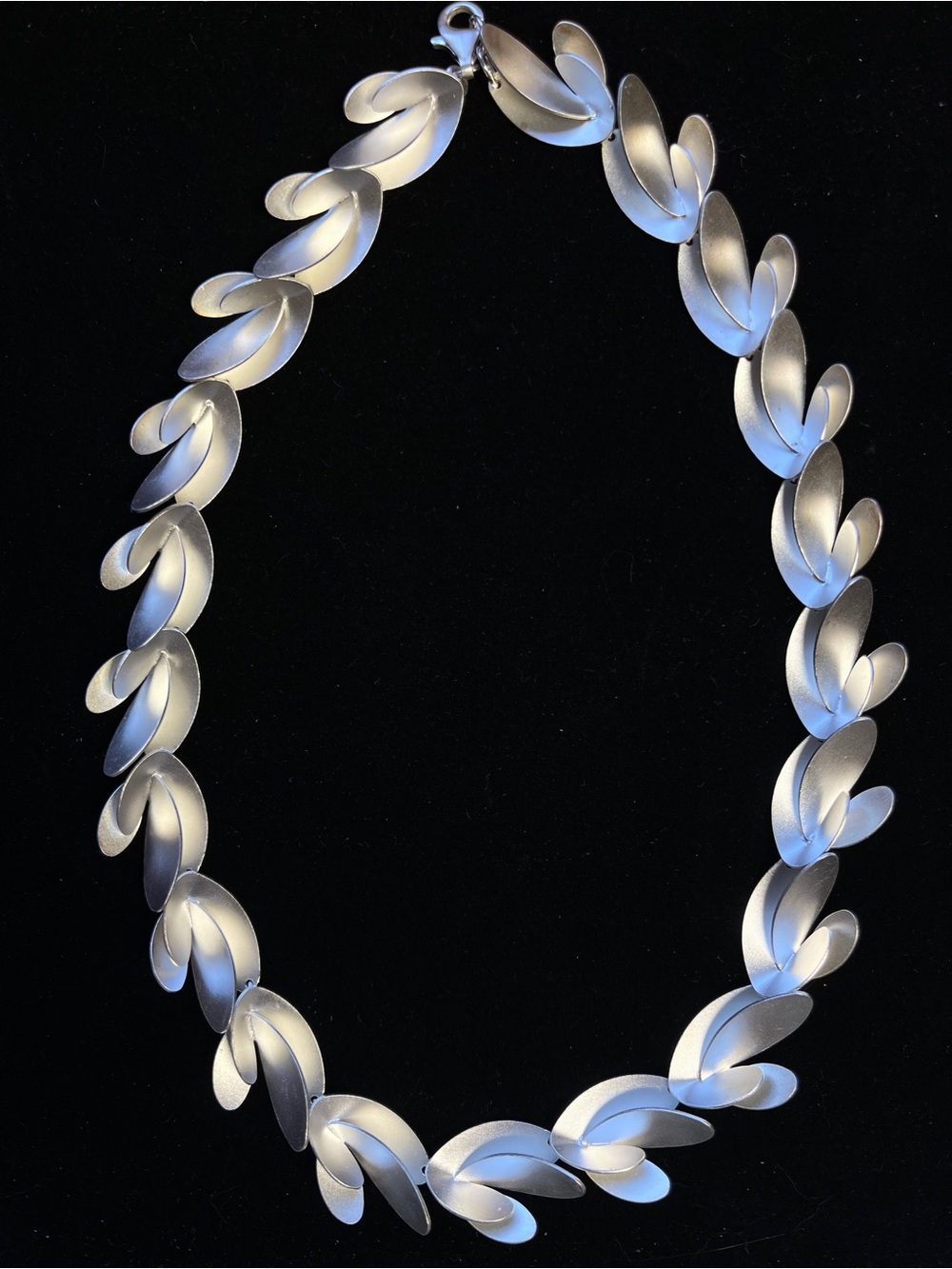 RARE! Sterling Silver 3-D Interlocked Leaf Pattern Necklace Kelim Jewelry